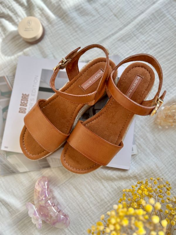 Lili Wedge