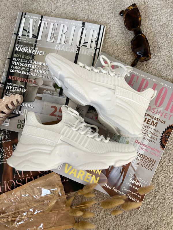 Mac-E Sneaker