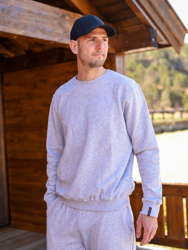 & Sweater U