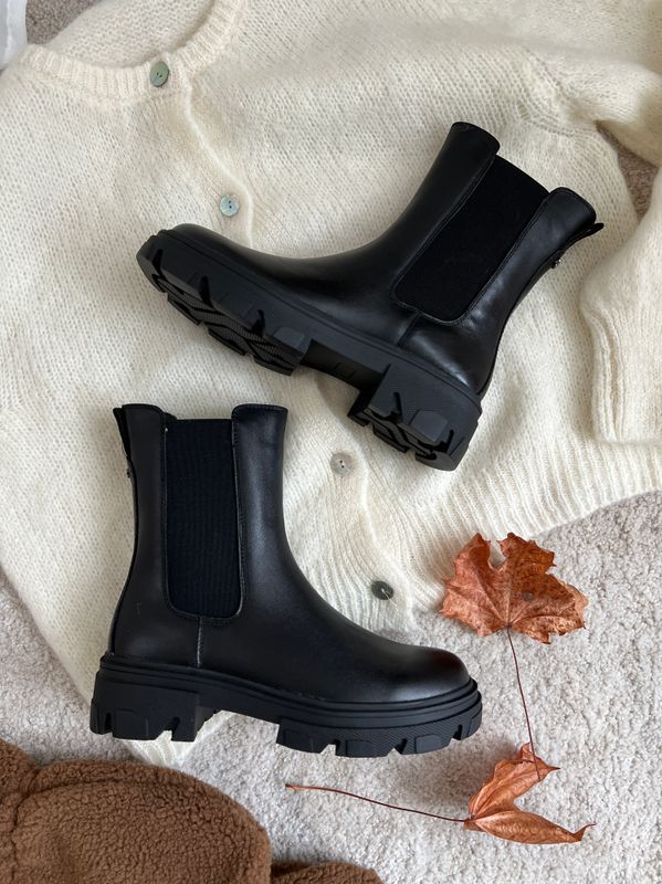 Cleo Chelsea Leather